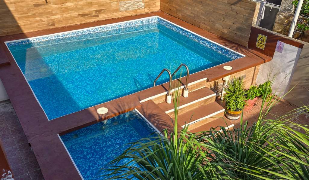 Poolen på det billiga lilla hotellet där jag bodde
