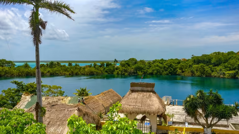 Helt öppen cenote i Bacalar