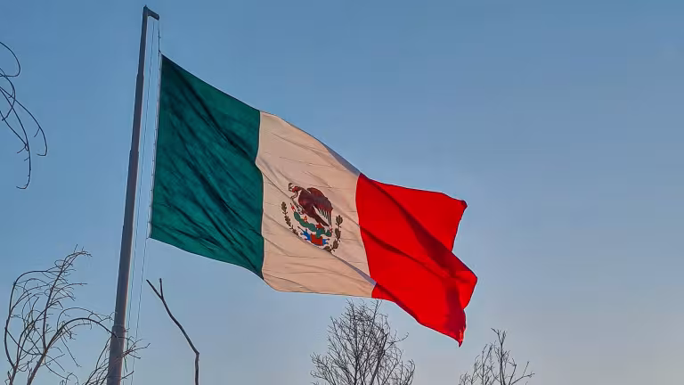 Mexikanska flaggan, inspirerad över hur Aztecerna hittade sin huvudstad