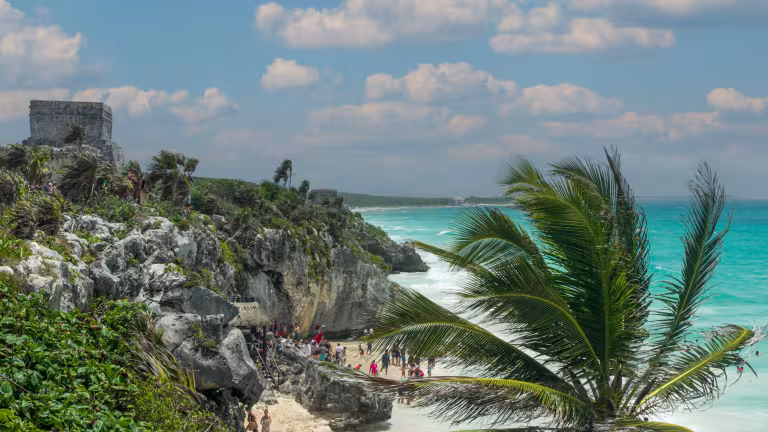 Ruinerna och havet i Tulum