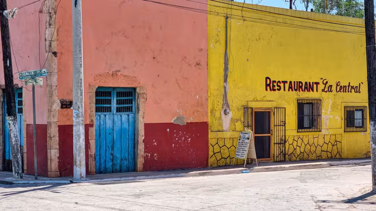 Restaurangen La Central, precis vid torget i Santa Elena. Bild: Henric Carlsson / Mexikanskt.se