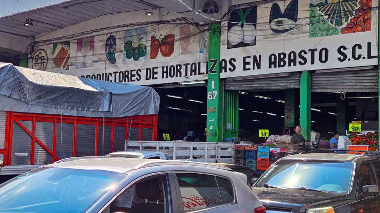 Utanför en av hallarna i Central de Abastos. Bild: Henric Carlsson / Mexikanskt.se