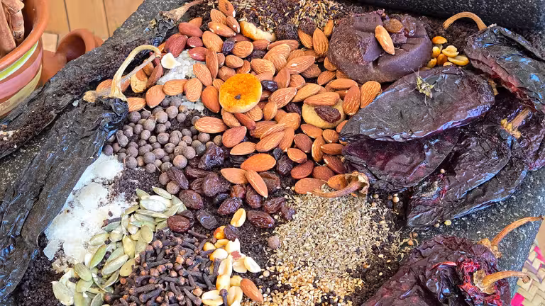 Ingredienser till Mole med mandel.