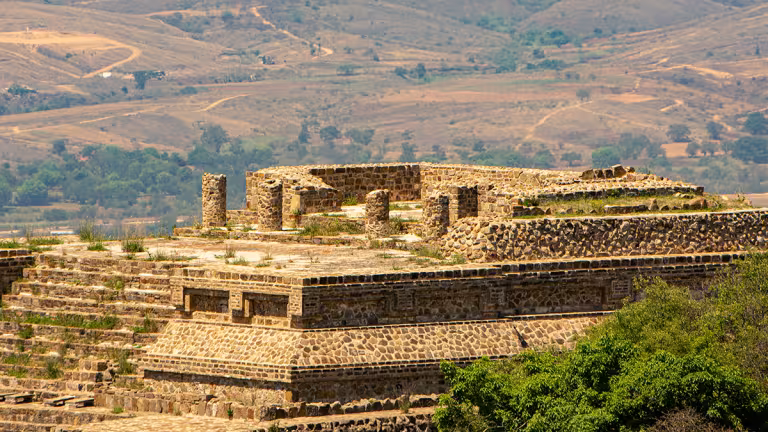 Monte Albán med utsikt